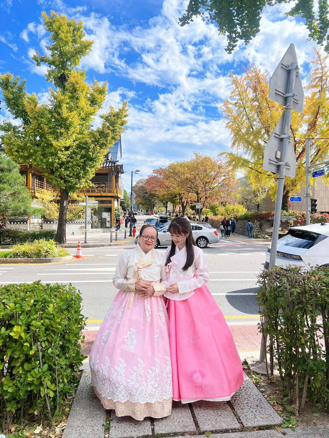 Hình ảnh thực tế đoàn Hàn Quốc Mùa Thu No Shopping