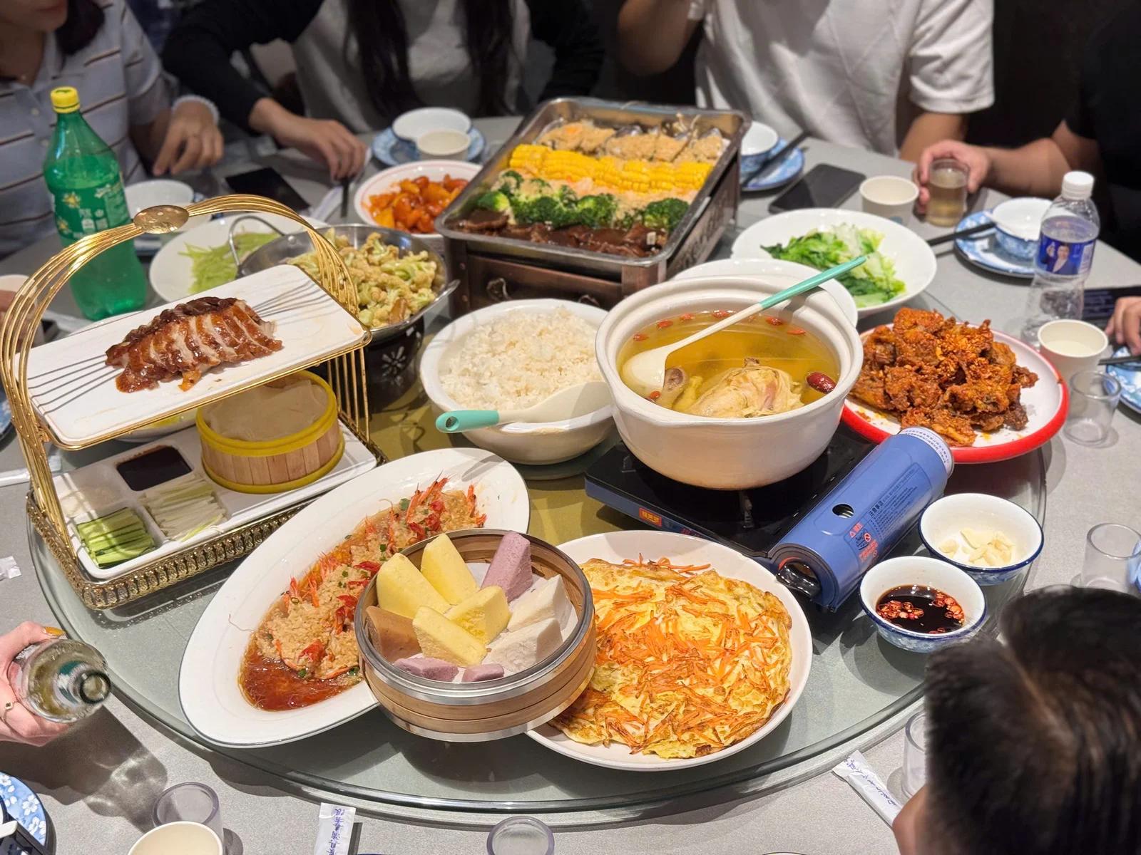 Mâm cơm đoàn với món Trung Hoa - Company trip MB Bank Trung Quốc
