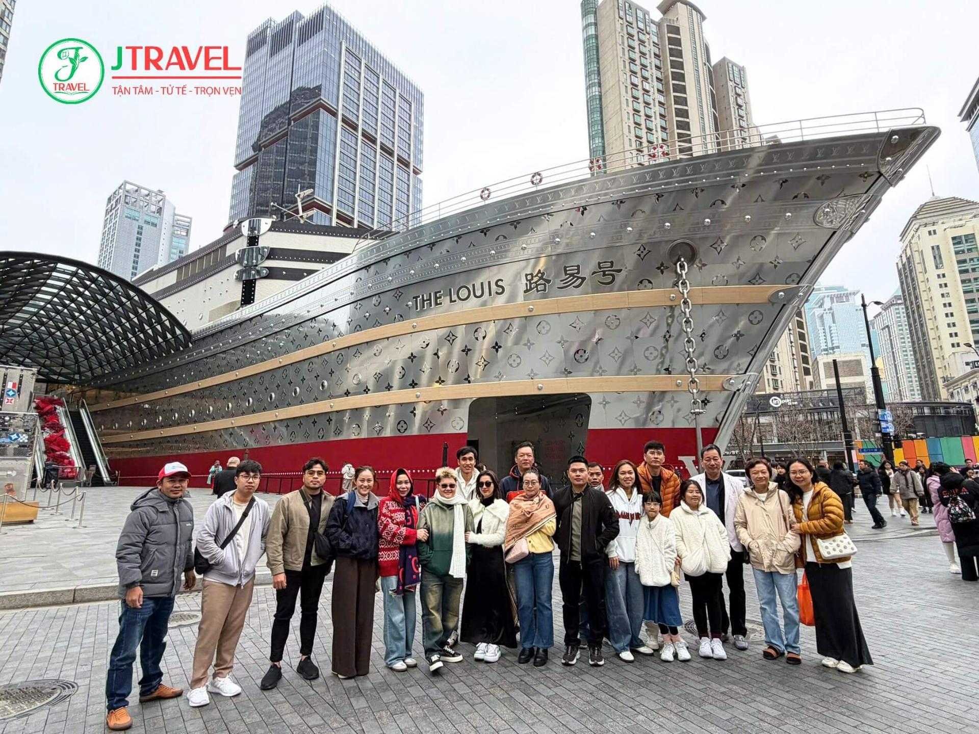 doan-le-tran-the-louis-vuitton-shanghai-jtv