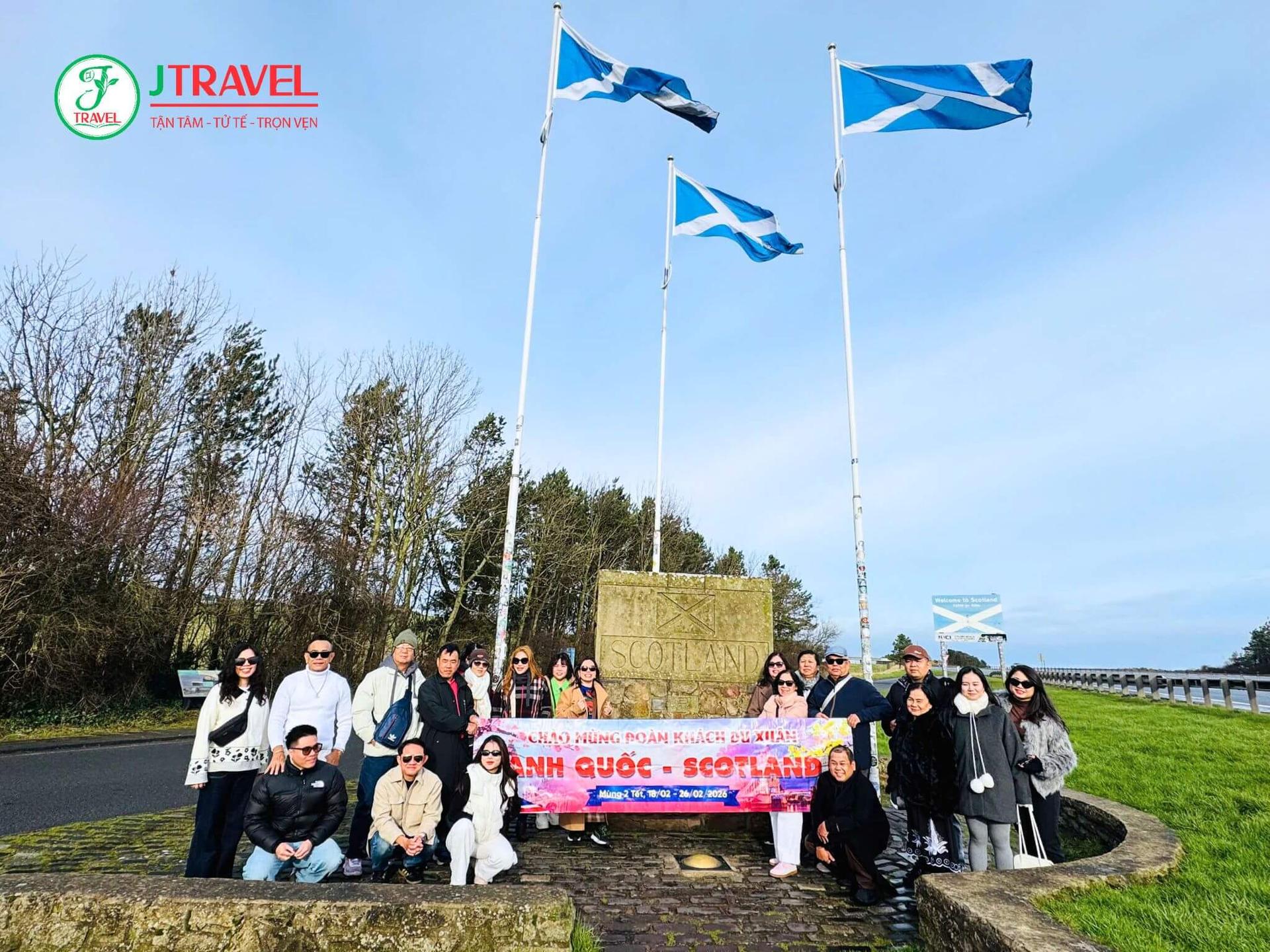 cot-moc-bien-gioi-carter-bar-anh-scotland-jtv