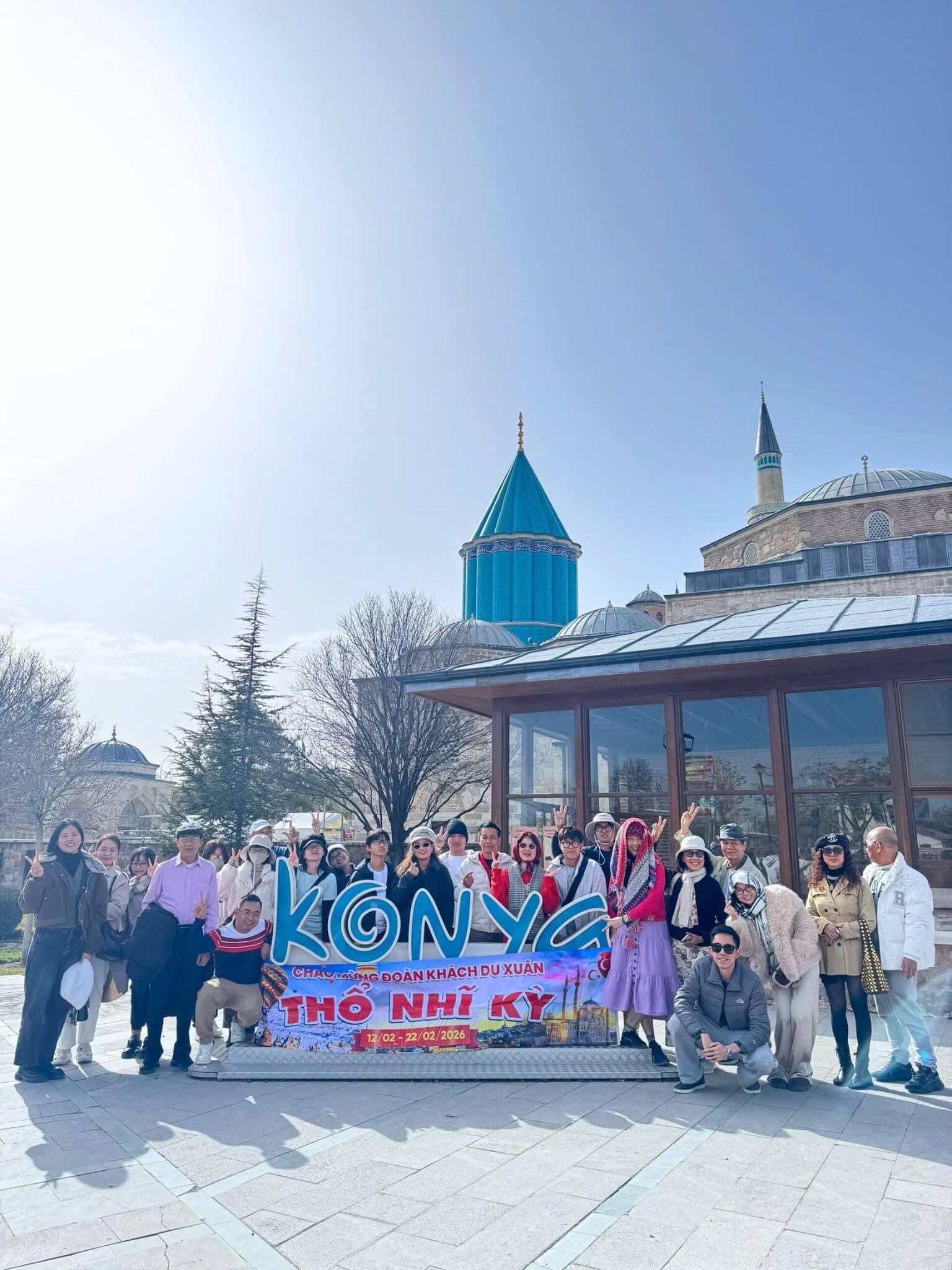 du-khach-tham-quan-tu-vien-mevlana-konya-jtv