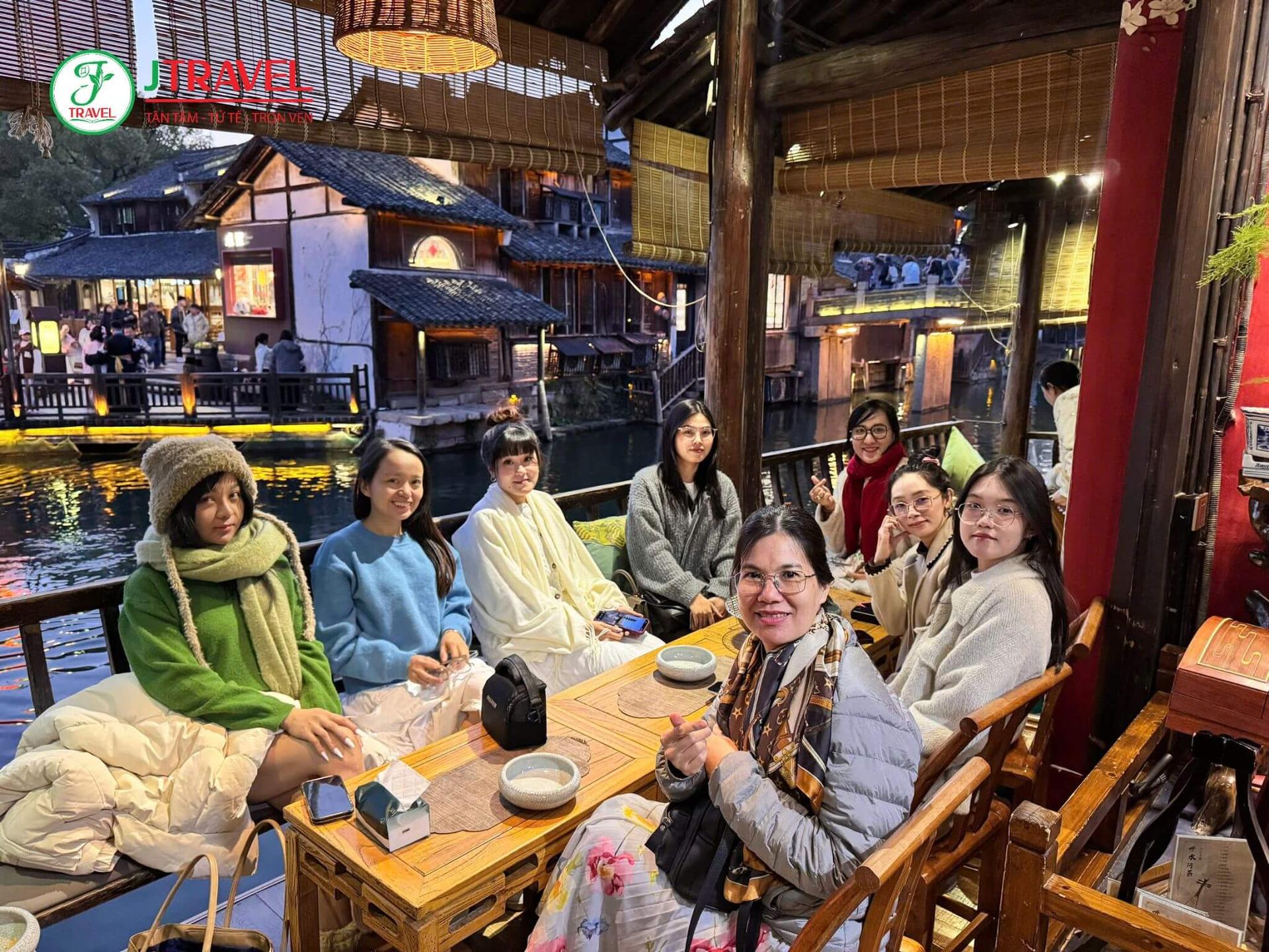 check-in-o-tran-tay-sach-no-shopping-tour-jtravel