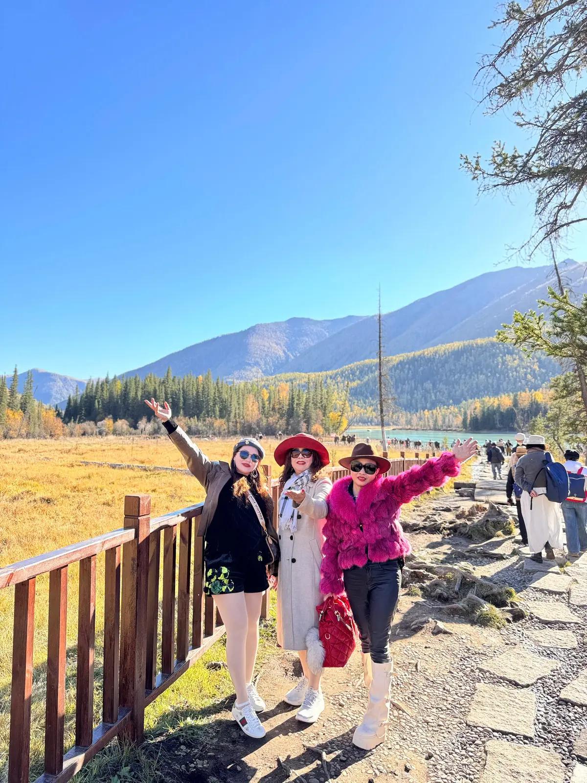 Đồng cỏ mùa thu bên hồ Kanas - Tour Bắc Tân Cương mùa thu