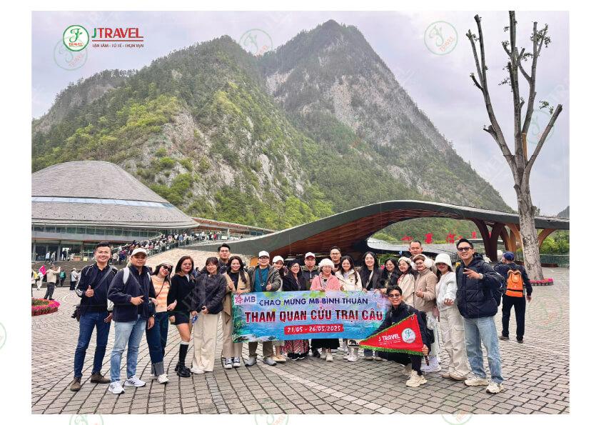 khach-doan-mb-bank-tour-trung-quoc-jtravel-tron-goi