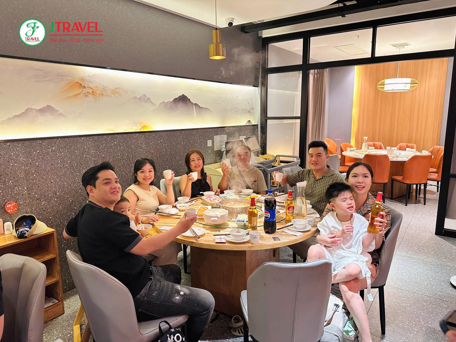 jtravel-trung-khanh-checkin-hong-nhai-dong