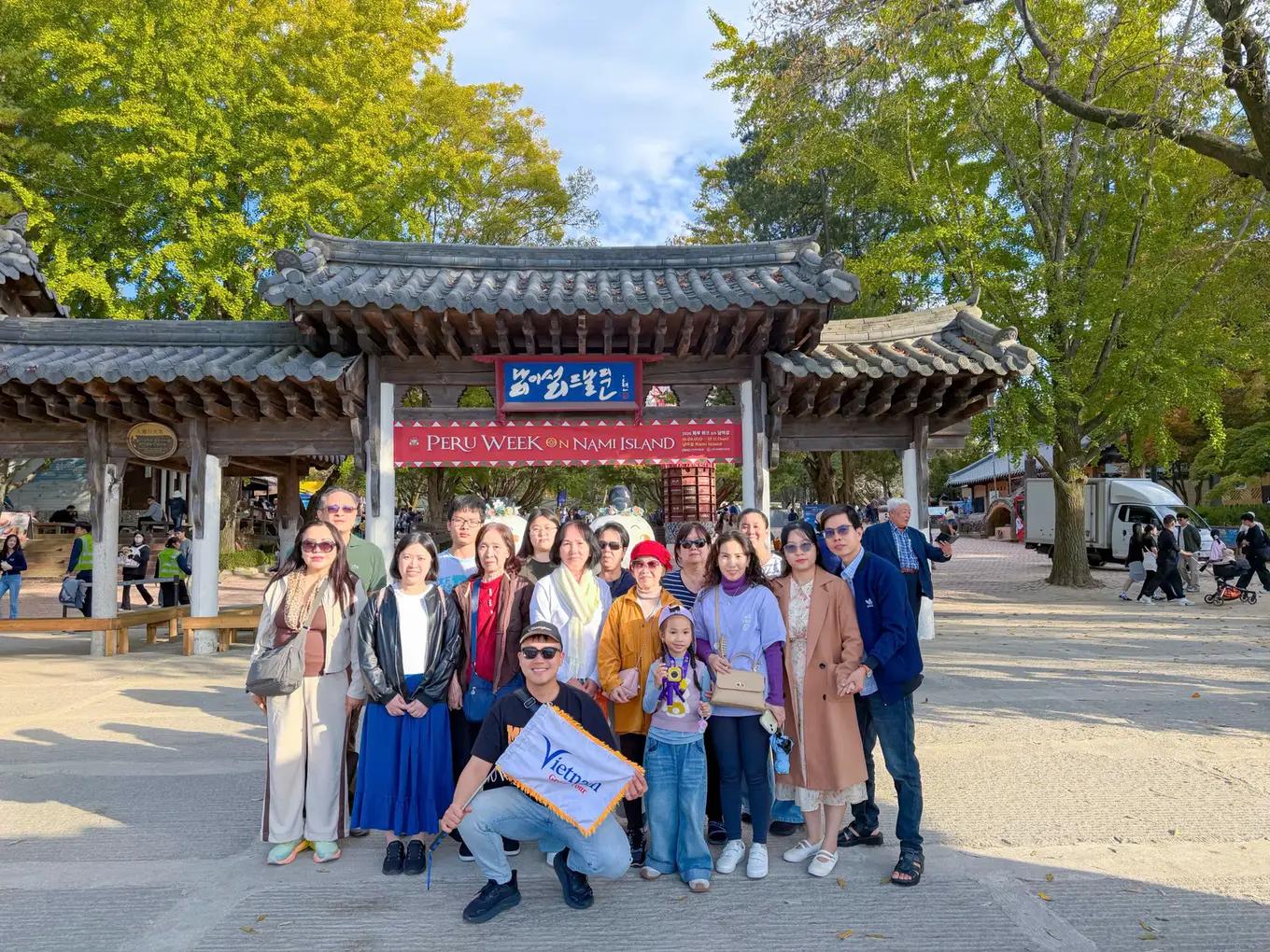 Cổng đảo Nami mùa thu - Tour Hàn Quốc mùa thu