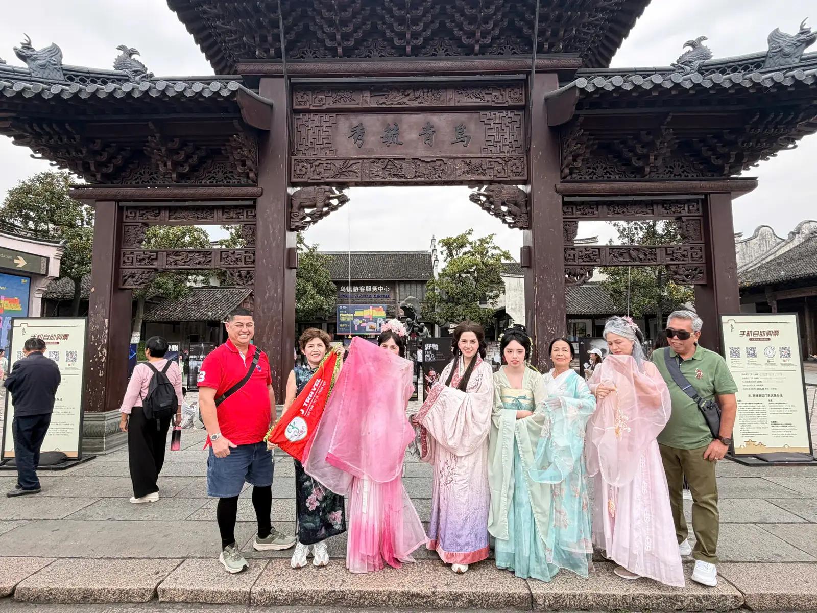 Du khách mặc Hán phục tại phố cổ Nam Kinh - Tour Nam Kinh Thượng Hải