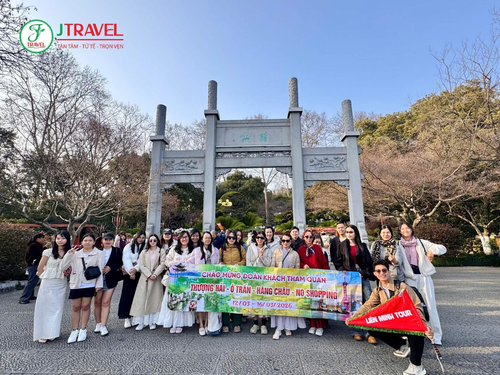 tour-thuong-hai-no-shopping-cong-vien-tay-ho-hang-chau