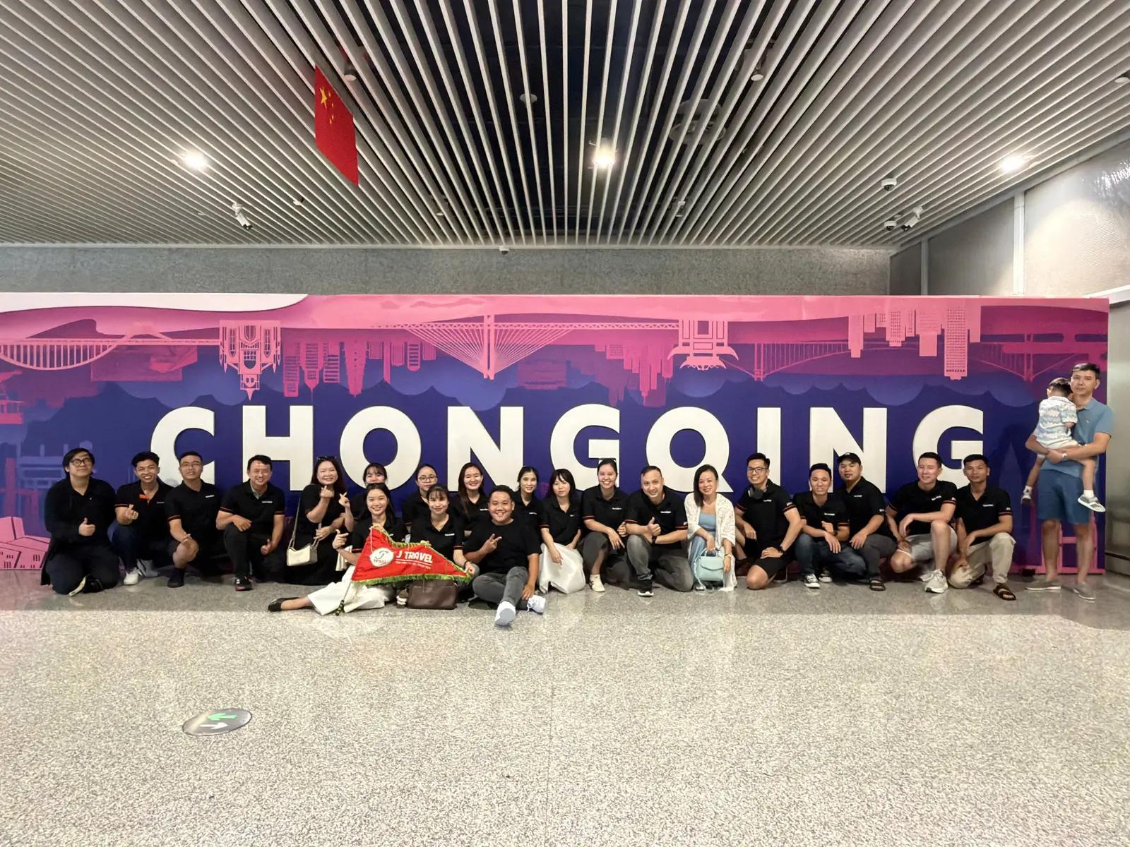 Đoàn BH Asia tại sân bay Trùng Khánh - Company trip Trùng Khánh BH Asia