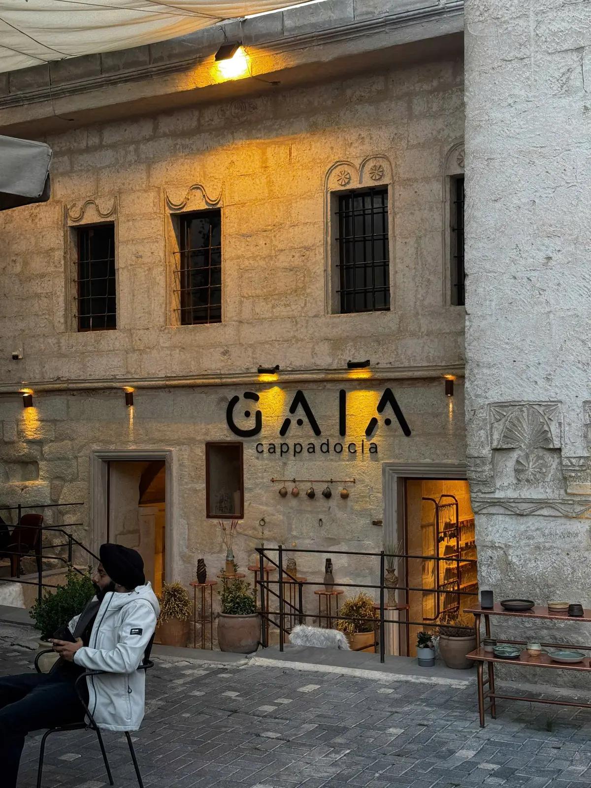 Phố đá Cappadocia lúc hoàng hôn - Tour Thổ Nhĩ Kỳ