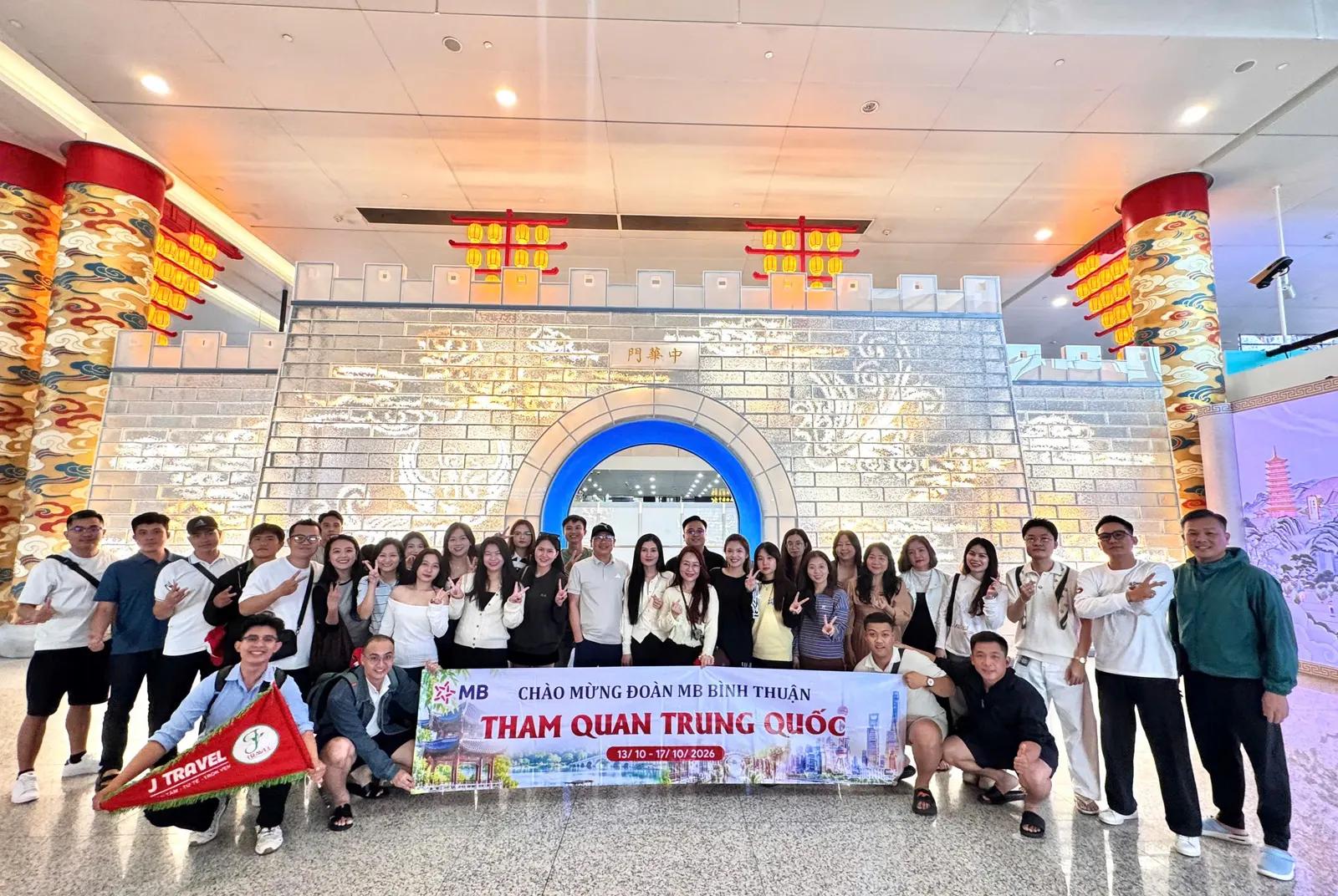Đoàn MB Bình Thuận khởi hành tham quan Trung Quốc - Company trip MB Bank Trung Quốc