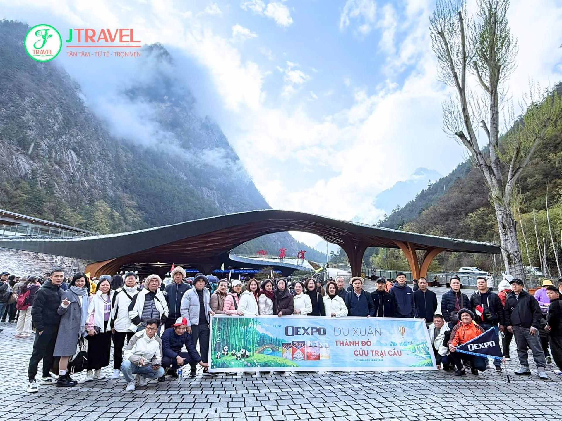 tour-cuu-trai-cau-doan-oexpo-den-diem-tham-quan