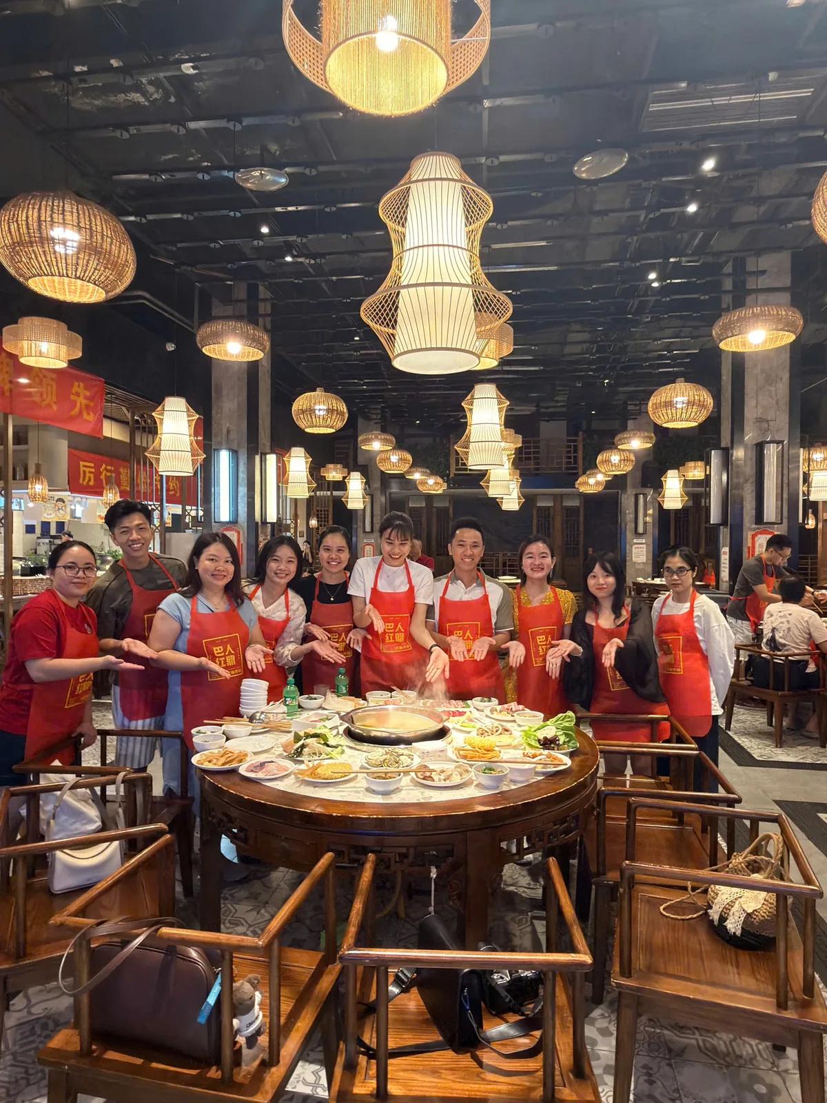 Bữa lẩu cay Trùng Khánh của đoàn BH Asia - Company trip Trùng Khánh BH Asia