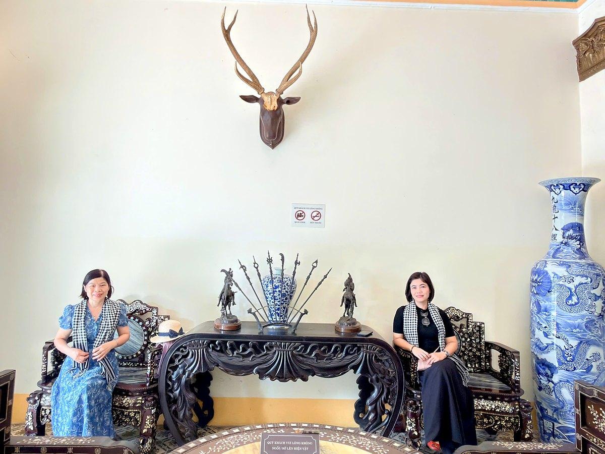 ben-trong-nha-cong-tu-bac-lieu