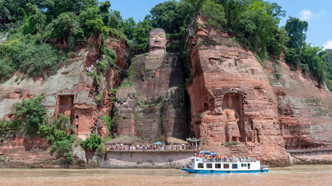 Tour Trung Quốc: Thành Đô – Cửu Trại Câu – Lạc Sơn – Công Viên Gấu Trúc 6N5Đ | No Shopping