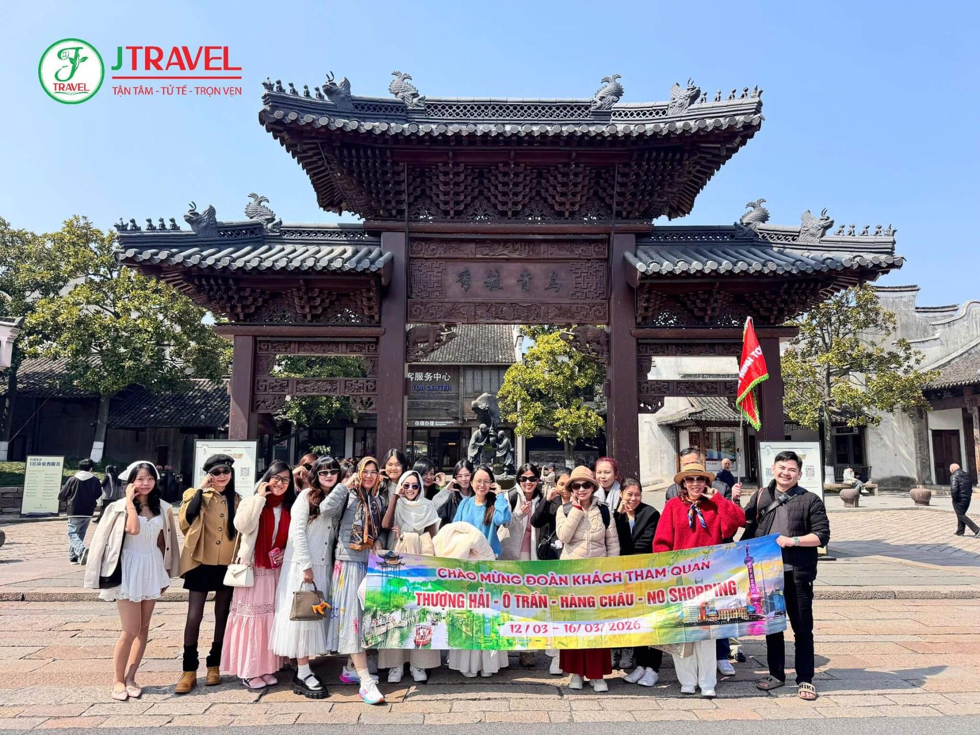 tour-thuong-hai-no-shopping-kham-pha-dong-sach-o-tran