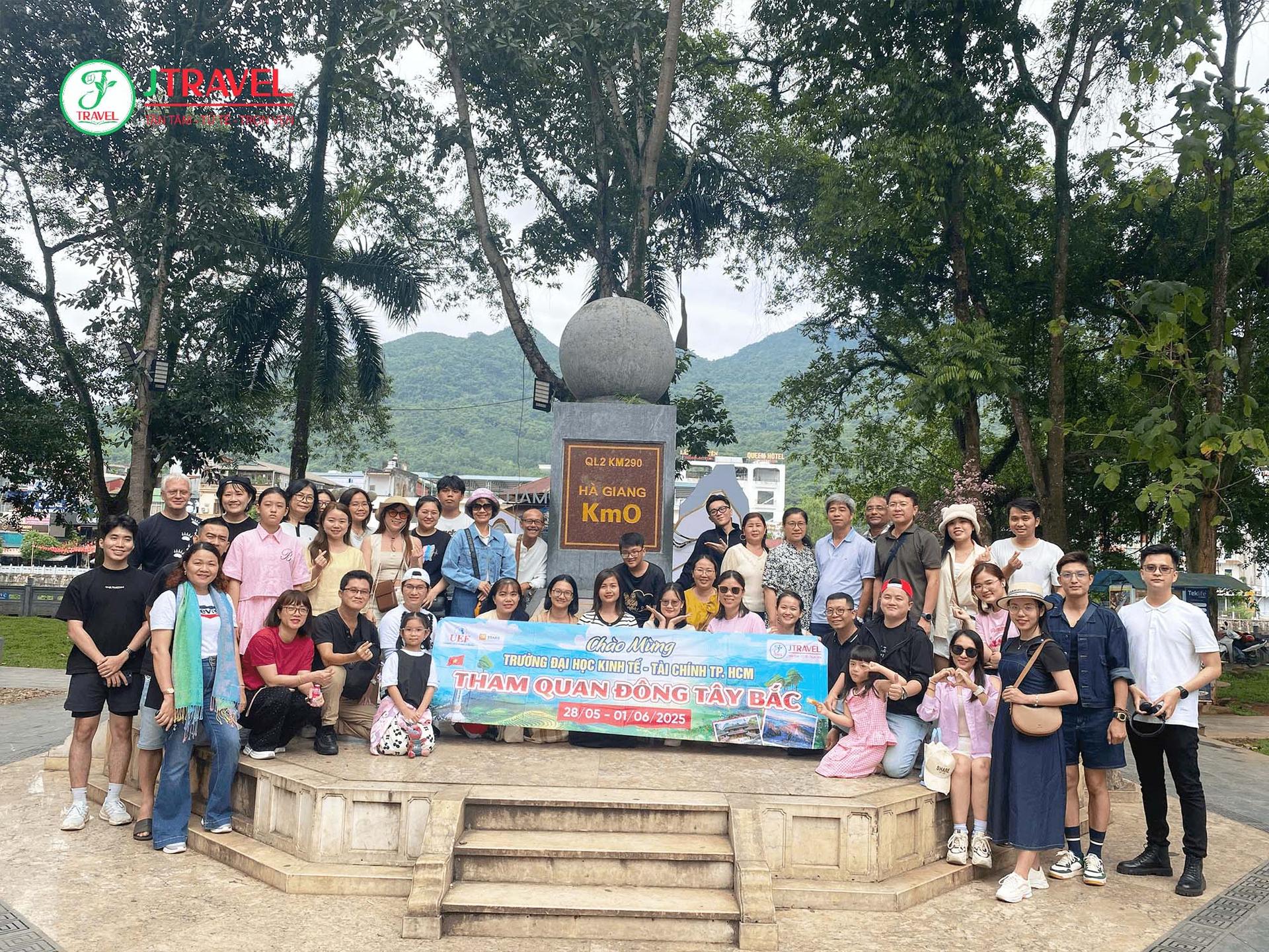 cot-moc-0-km-ha-giang-jtravel-tour-doan-uef
