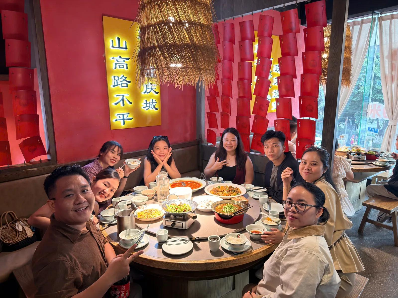 Bữa tối tại nhà hàng Trùng Khánh - Company trip Trùng Khánh BH Asia