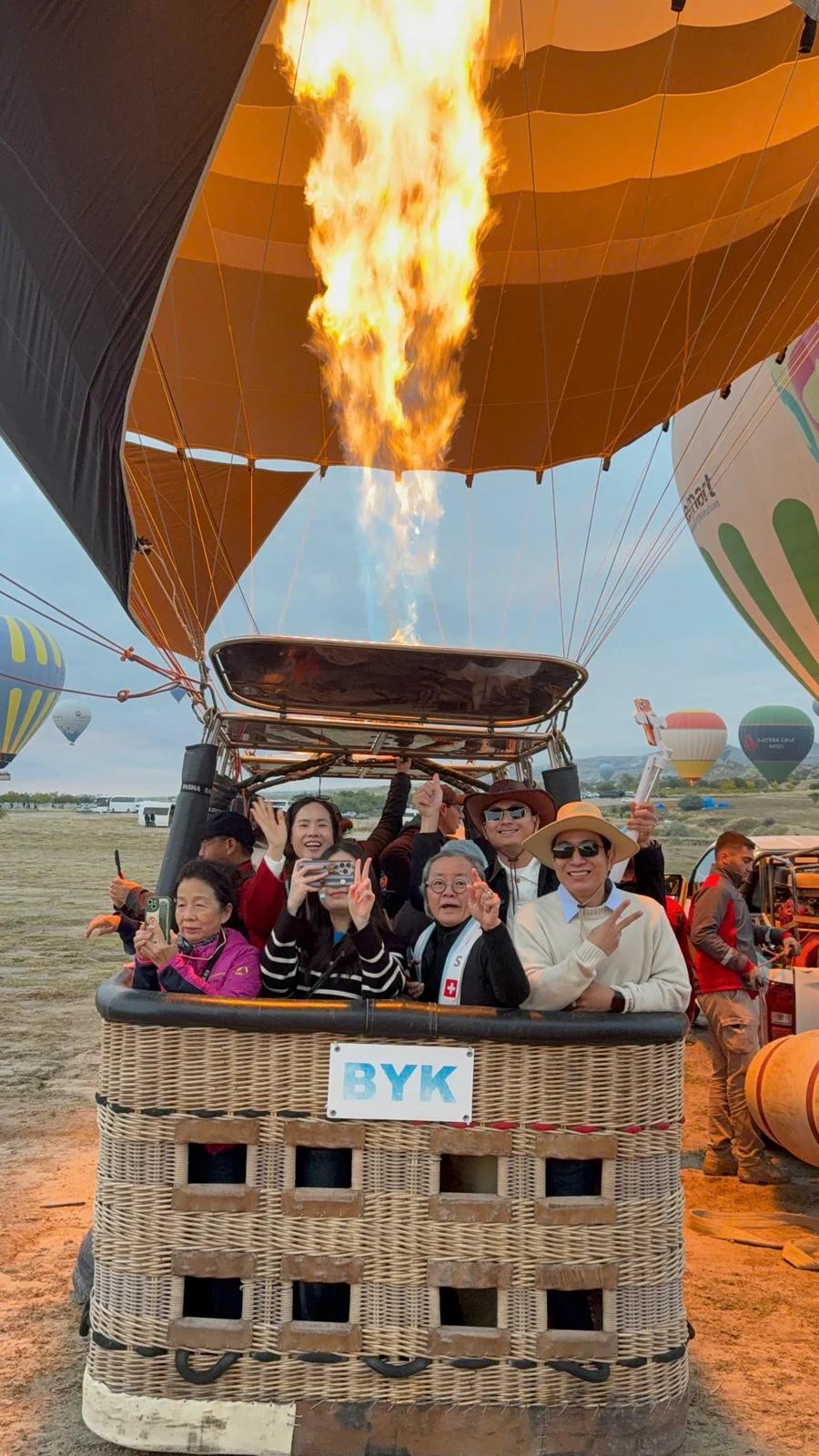Đoàn khách bay khinh khí cầu - Tour Thổ Nhĩ Kỳ Konya Cappadocia