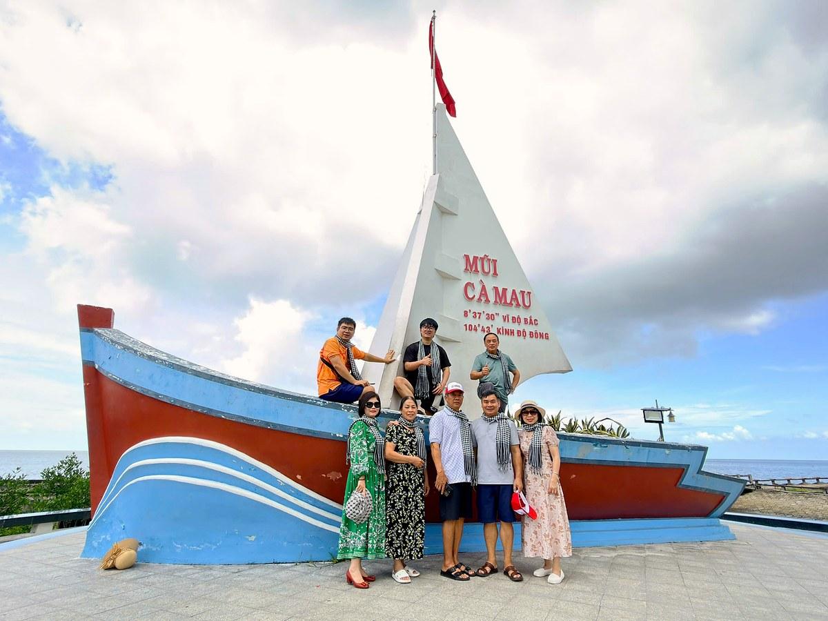 bieu-tuong-con-thuyen-mui-ca-mau