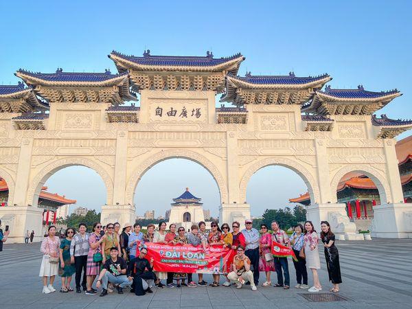 thumbnail review tour Đài Loan: Đài Bắc - Đài Trung - Cao Hùng | Phật Quang Sơn Tự bay Eva Air